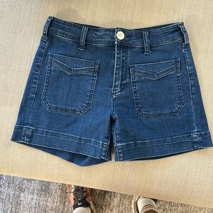 Pilcro sailor shorts. Size 25.